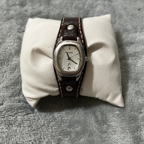 Fossil F2 leather band watch - Picture 2 of 15